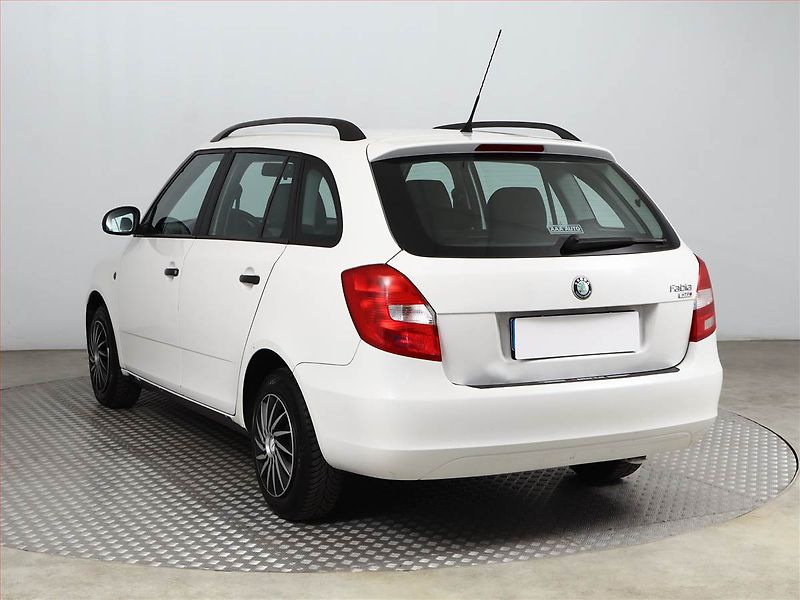 Škoda Fabia (2009) 1.2 12V, po STK, oblíbený vůz - fotka 4 z 11
