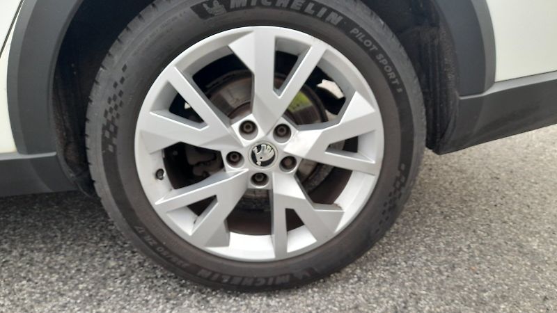 Škoda Octavia scout 4x4 DSG - fotka 33 z 44