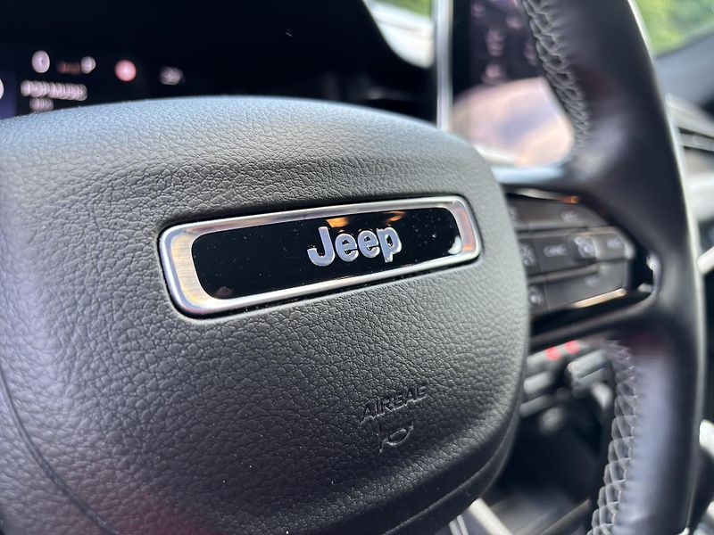 Jeep Compass (2022)  1.3 T-GDI Servis Knih 80th ČR - fotka 24 z 42