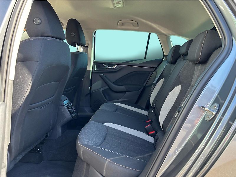 Škoda Scala 1.0 TSI 85 kW TOP SELECTION - fotka 12 z 30