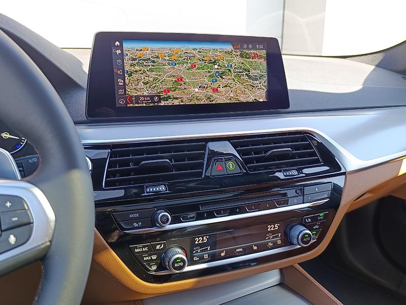 BMW Řada 5 540d xDRIVE MSPORT PANO DPH - fotka 23 z 34