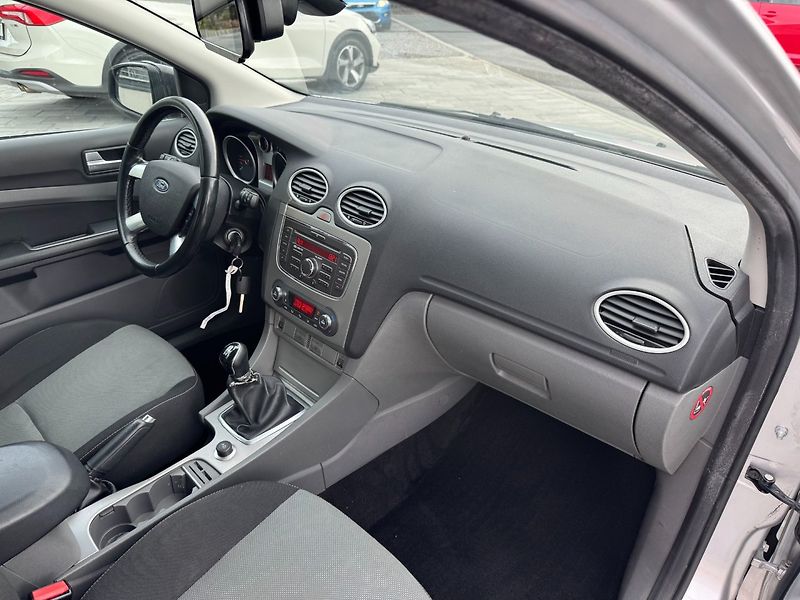 Ford Focus (2011) Trend 1.6 TDCi 80kW - fotka 27 z 31