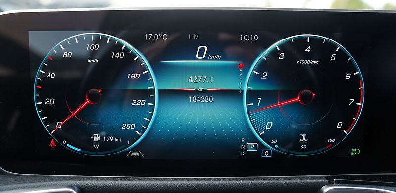 Mercedes-Benz GLB 250i 4Matic/AMG/AT/225 PS/Led - fotka 37 z 42
