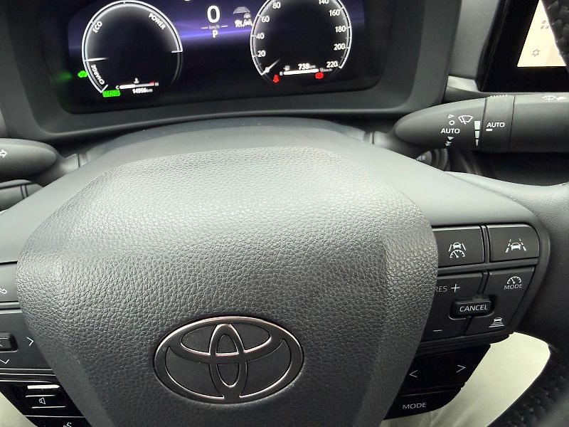Toyota C-HR 1,8 HEV e-CVT Style - fotka 18 z 30