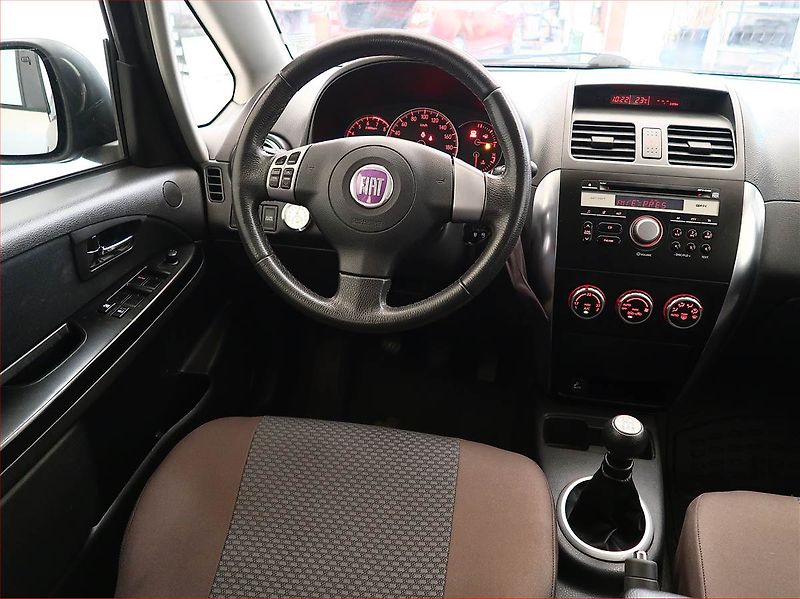 Fiat Sedici (2008) 1.6, nová STK, jezdí skvěle - fotka 7 z 14