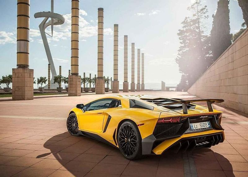 Lamborghini V12