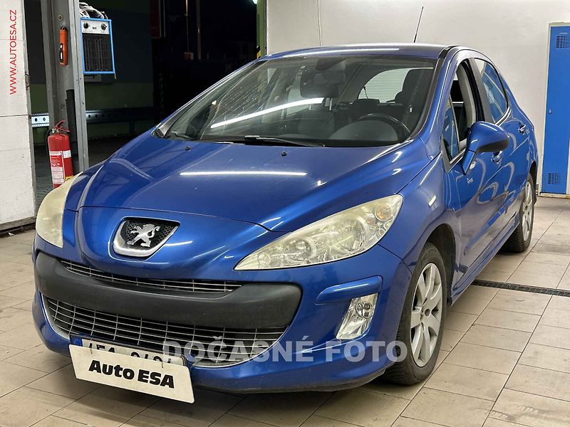 Peugeot 308 (2011) 1.6i, 2.maj,ČR, autoAC - fotka 1 z 3