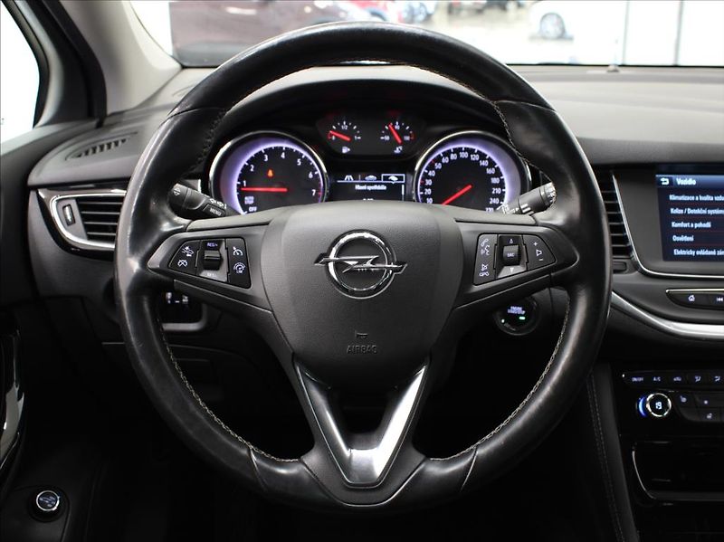 Opel Astra 1,4 Turbo 110kW AT Innovation - fotka 9 z 23
