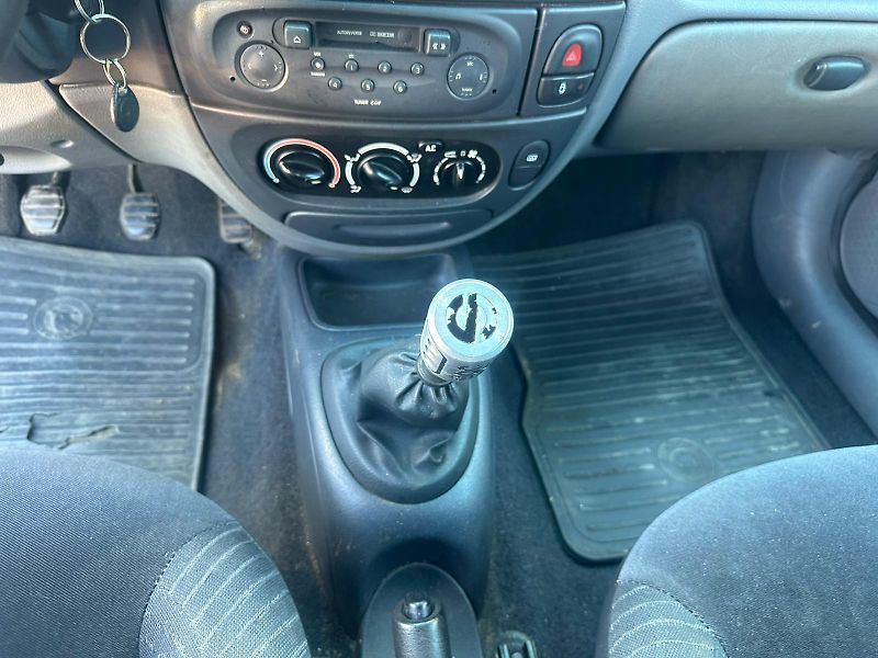Renault Mégane (2001) 1.6i 16V - 79KW - fotka 15 z 20