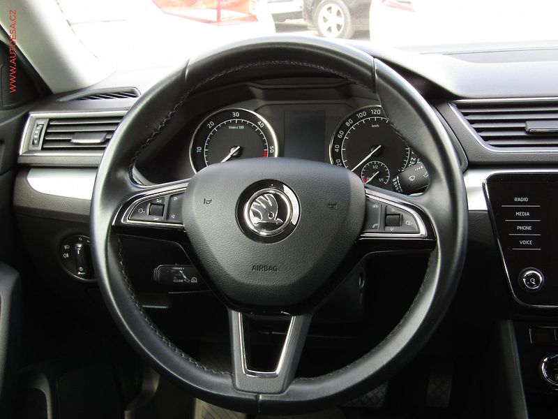 Škoda Superb (2019) 2.0 TDi, ČR, Style, DSG - fotka 15 z 23