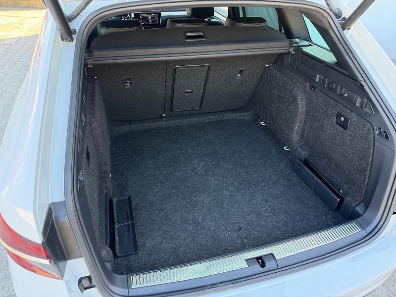 Škoda Superb 2.0 TDI 110kW L&K Combi DSG - fotka 36 z 38