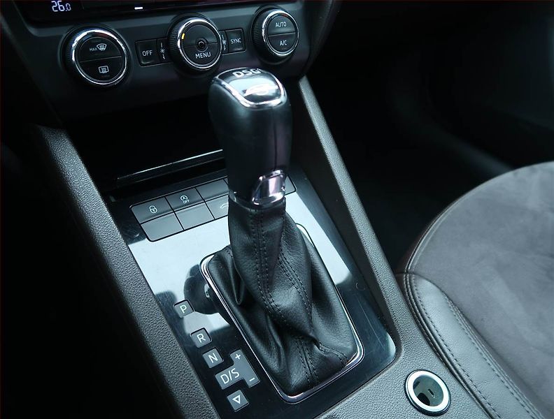 Škoda Octavia (2015) Laurin&Klement 2.0 TDI, 4X4 - fotka 16 z 19