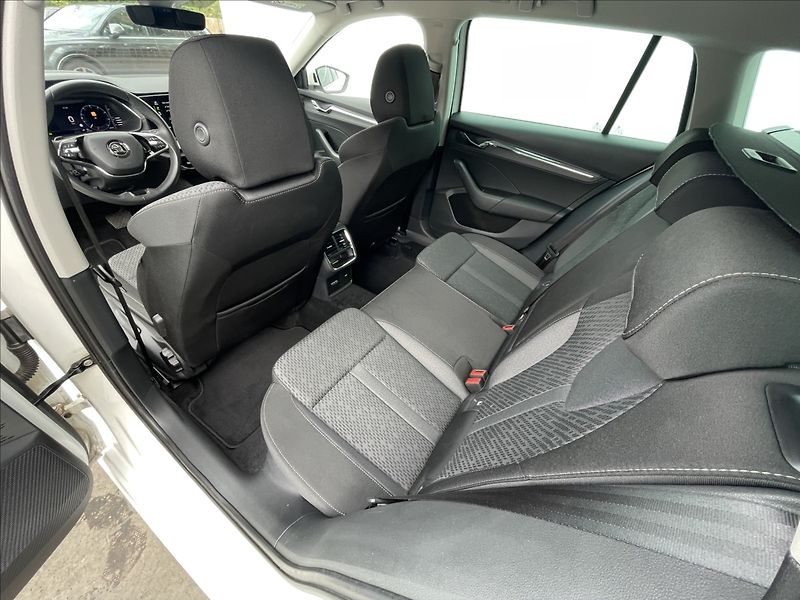 Škoda Octavia 2,0 TDI DSG Style Plus TZ+ACC - fotka 17 z 23
