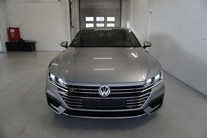 Volkswagen Arteon (2017) 2.0 TDI 140kW R-LINE  DSG 7 - fotka 3 z 38