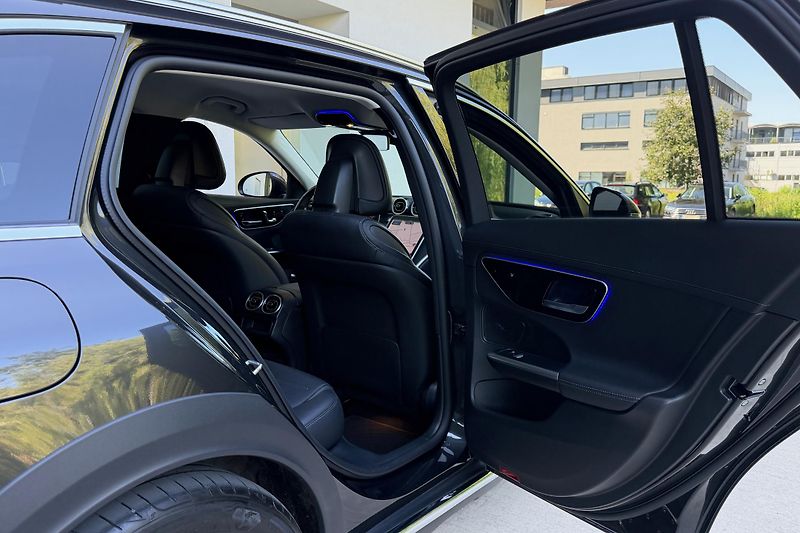 Mercedes-Benz Třídy C (2023) C 220d 4Matic Allterrain - fotka 49 z 125