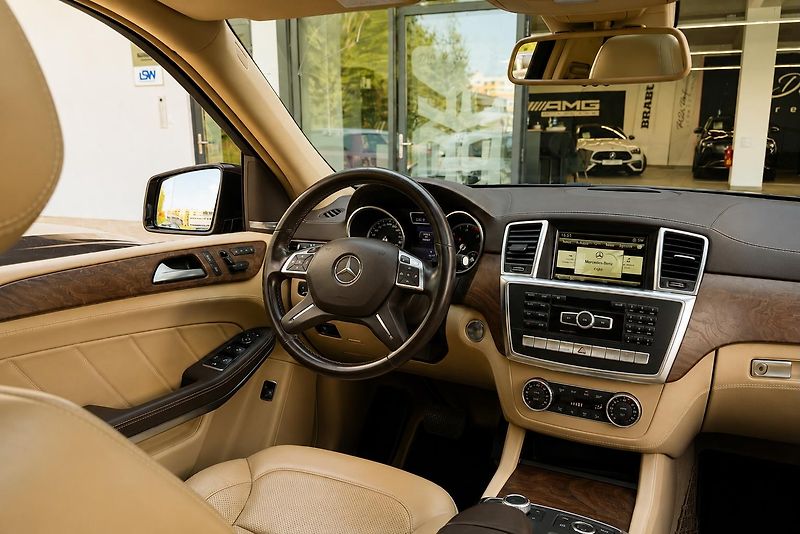 Mercedes-Benz GL (2014) GL 350 Bluetec 4Matic - fotka 17 z 42