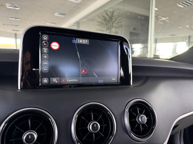 Kia Stinger 3,3TGDI V6*4WD*HUD*360kam*DPH - fotka 21 z 44
