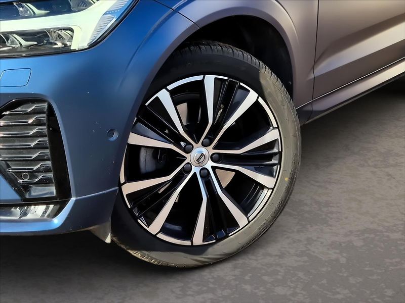 Volvo XC60 2,0 B5 AWD Ultimate Dark Vzduc - fotka 6 z 19