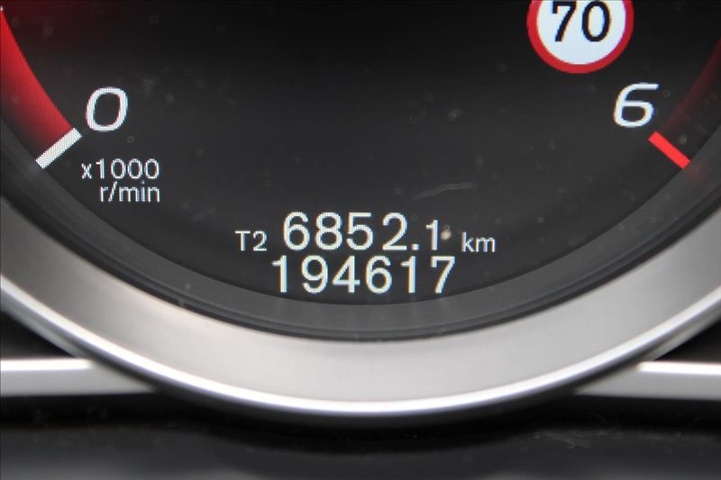 Volvo V40 2,0 D2  AUTOMAT,VÝHŘEVY - fotka 9 z 29