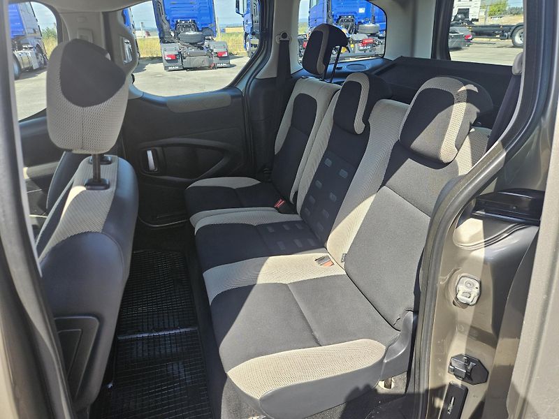 Citroën Berlingo 1,6 HDI 84 kW tažné, nez. top. - fotka 14 z 19