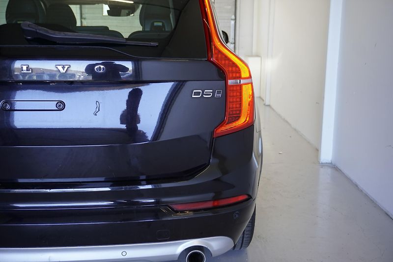 Volvo XC90 D5 MOMENTUM 4WD - fotka 9 z 33