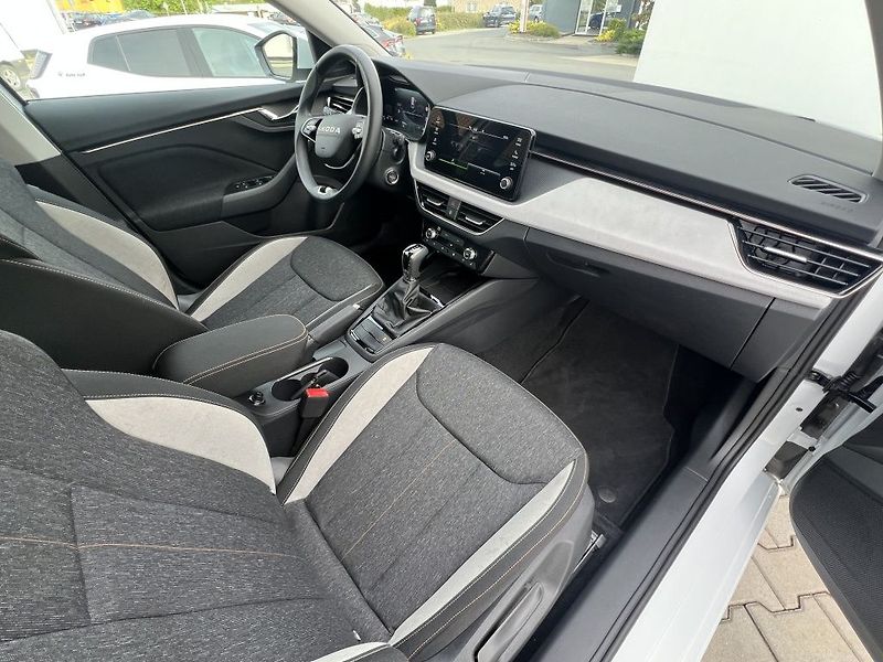 Škoda Scala Top Selection 1.0 TSI 85 Kw - fotka 19 z 32