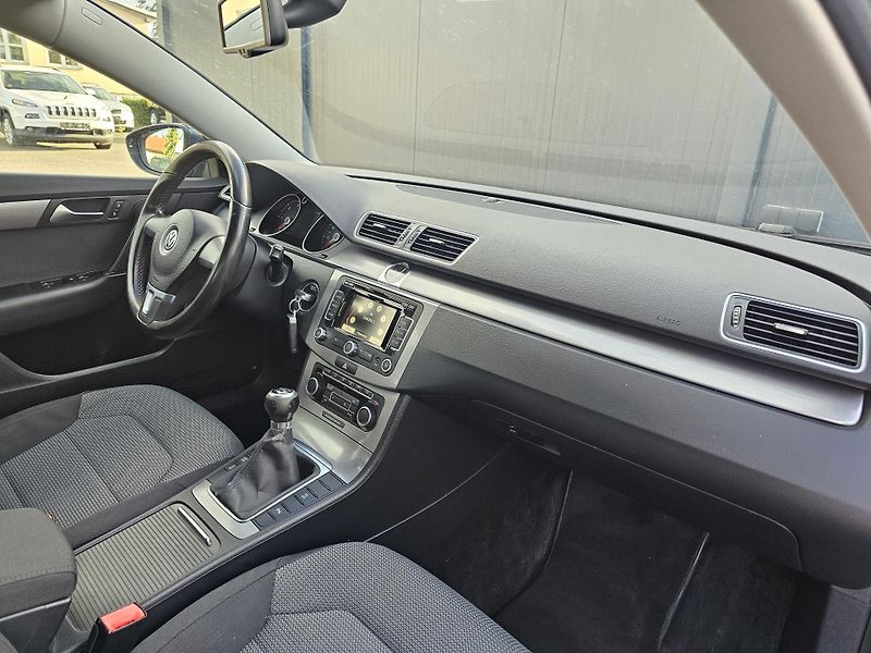 Volkswagen Passat 2.0 TDI 103kW,TEMPOMAT,SERVIS - fotka 30 z 50