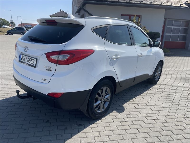 Hyundai ix35 2,0 CRDi 100kw 4x4 Tažné Kůže - fotka 4 z 41