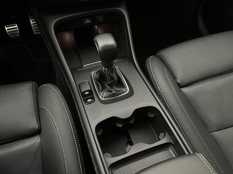 Volvo XC40 T3 R-DESIGN  - fotka 26 z 41