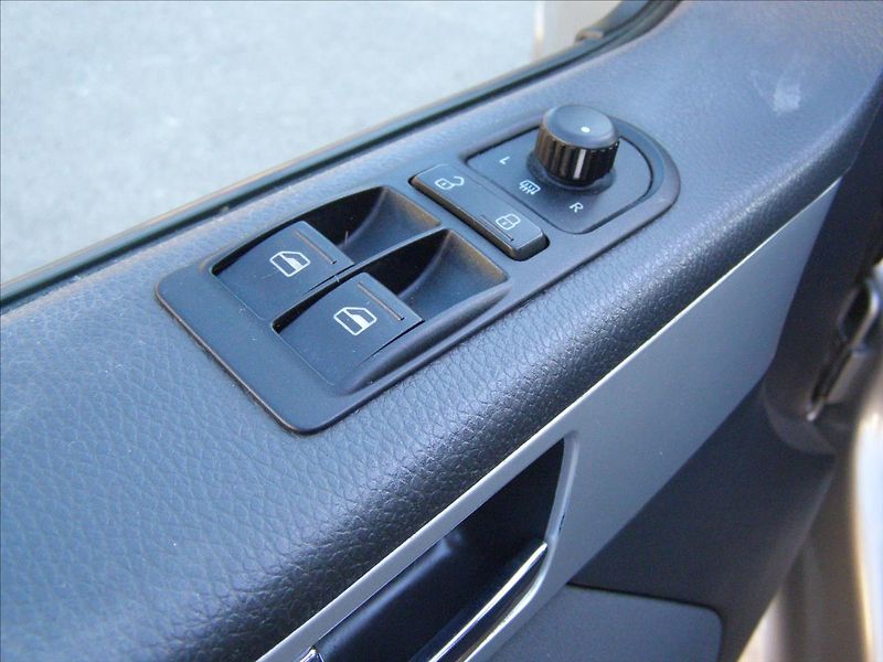 Volkswagen Multivan 2,0   2xsoupacky 180 PS - fotka 27 z 41