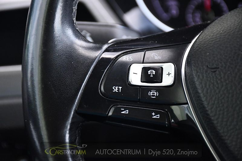 Volkswagen Touran 2.0TDi DSG TAŽNÉ 2xKOLA  - fotka 30 z 52