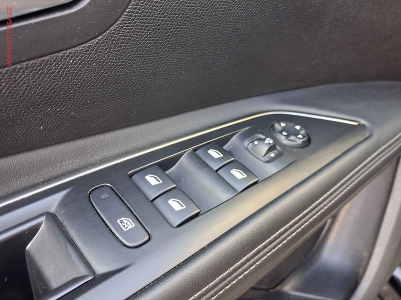 Peugeot 5008 (2019) 1.2 PT, Allure, AT, LED - fotka 13 z 19
