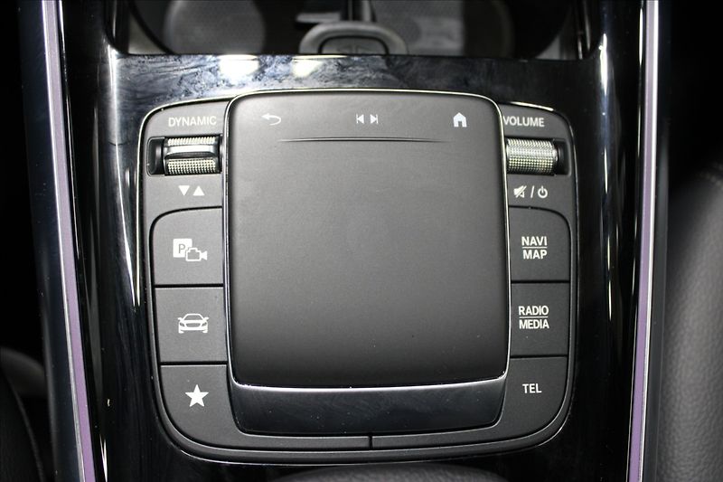 Mercedes-Benz GLA 1,3 200 1.majitel CZ zánovní - fotka 27 z 33
