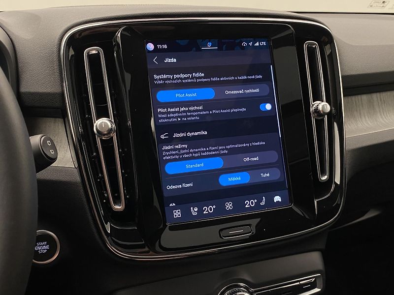 Volvo XC40 B4 DARK ULTIMATE AUT CZ - fotka 44 z 56