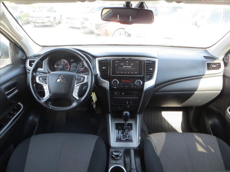 Mitsubishi L200 2,3 DI-D INTENSE 4WD AUT - fotka 23 z 23
