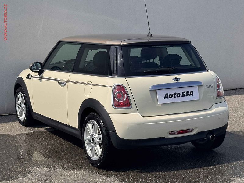 Mini Cooper (2013) 1.6i, AT, kůže - fotka 4 z 14