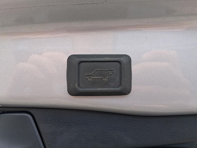 Toyota RAV4 EXECUTIVE JBL PHEV 4x4 225 kW - fotka 35 z 39
