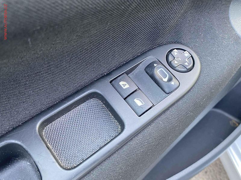 Peugeot 207 (2011) 1.4i, 1.maj,ČR, servis.kniha - fotka 13 z 14