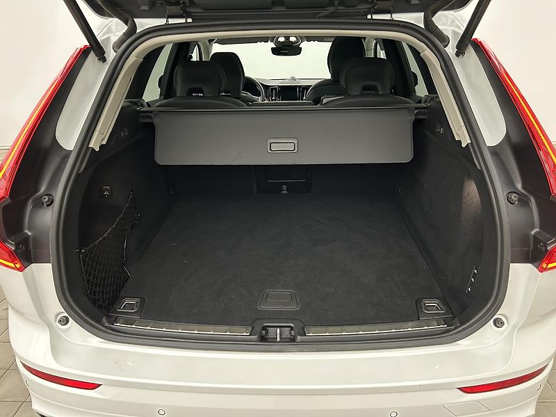 Volvo XC60 2.0  B4 4x4 ULTIMATE - fotka 32 z 34