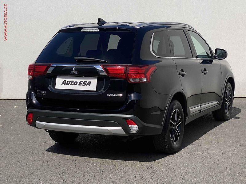 Mitsubishi Outlander (2017) 2.0, AC, tempo, kamera - fotka 4 z 15