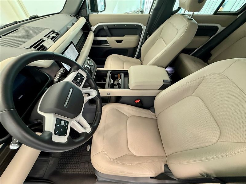 Land Rover Defender 3,0 110 SE D200 - fotka 10 z 27