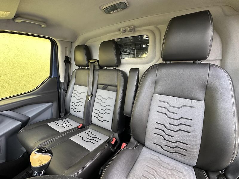 Ford Transit Custom (2014) SPORT 2.2/114Kw  *3.Místa *TZ* - fotka 24 z 41