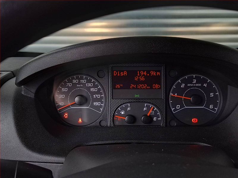 Peugeot Boxer (2023) 2.2 BlueHDi, Maxi, 16m3, 1.0t - fotka 10 z 17