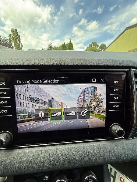Škoda Karoq (2022) 2.0TDi STYLE KAMERA,TAŽNÉ,ČR - fotka 18 z 19