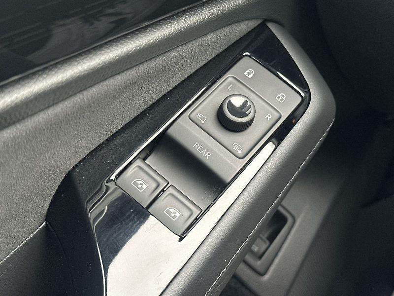 Volkswagen ID.7 Tourer (2024) 210 kW Pro - fotka 18 z 36