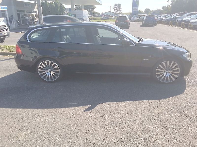 BMW Řada 3 2.0 318d Touring - fotka 2 z 15