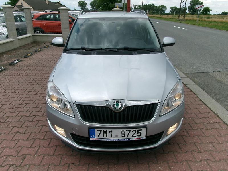 Škoda Fabia (2011) 1,2TSi ELEGANCE AC ALU VÝHŘEV - fotka 2 z 27