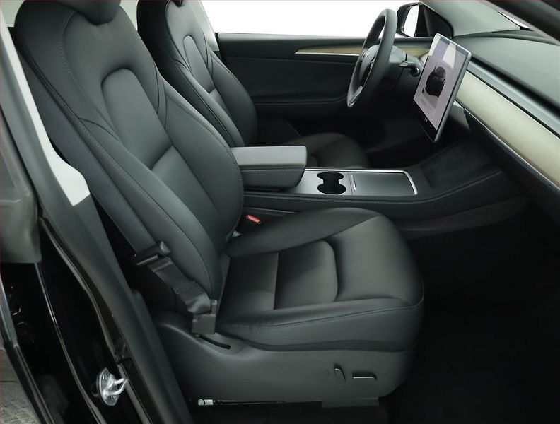 Tesla Model Y (2022) Long Range AWD 79kWh, SoH 93% - fotka 9 z 21