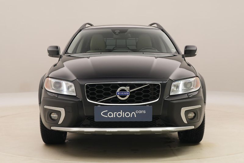 Volvo XC70 D5 AWD MOMENTUM CZ AUT - fotka 15 z 47