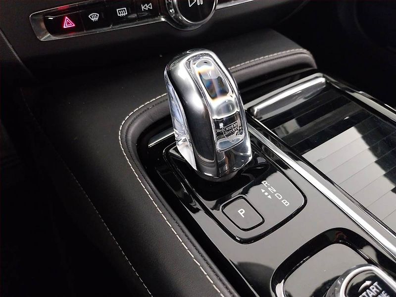 Volvo V90 (2019) T8 Twin Engine AWD - fotka 13 z 25